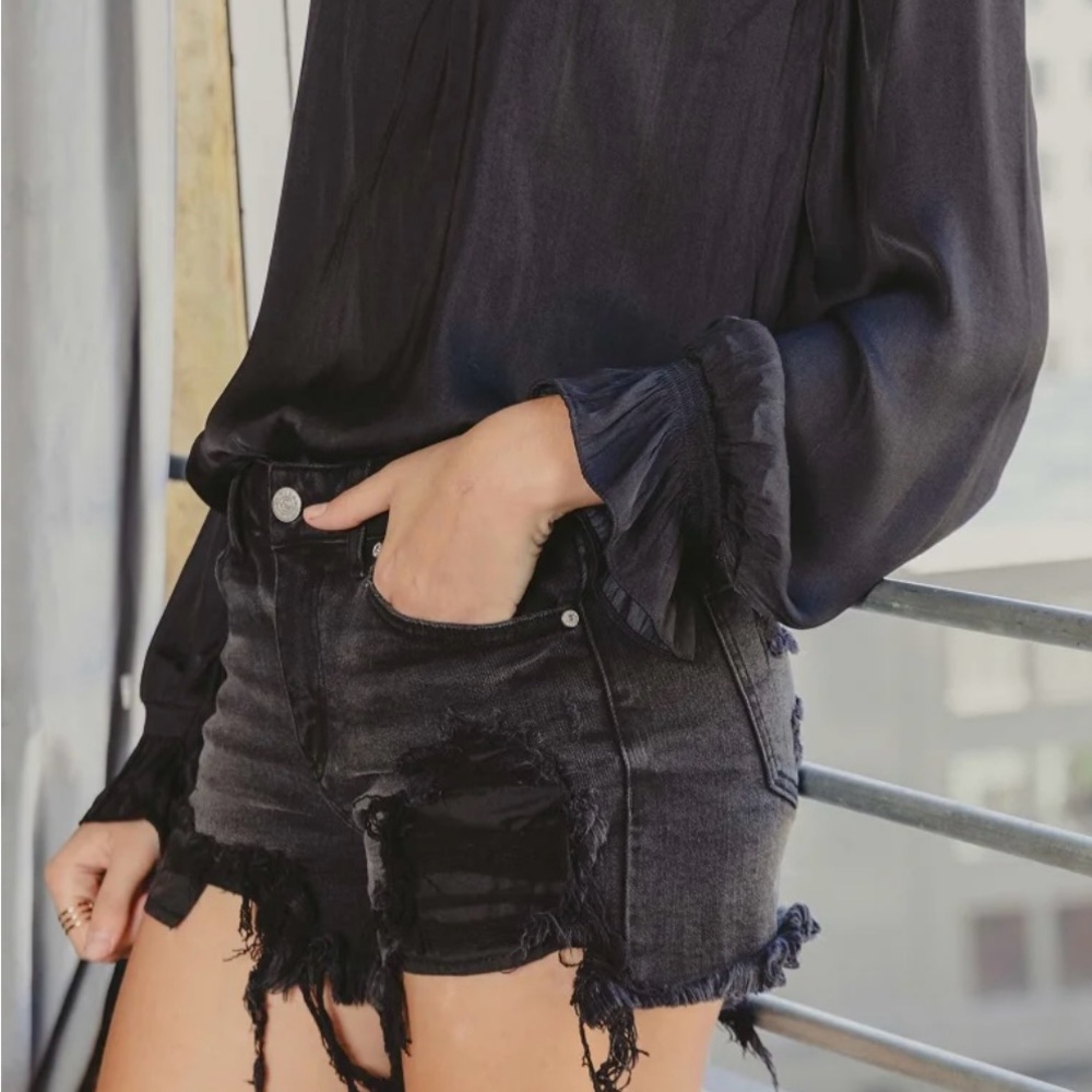 ENJEAN High-Rise Distressed Black Washed Denim Shorts Size Medium